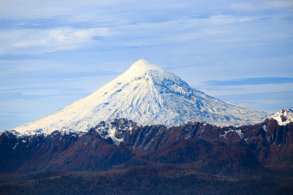 Zona de volcanes y lagos
